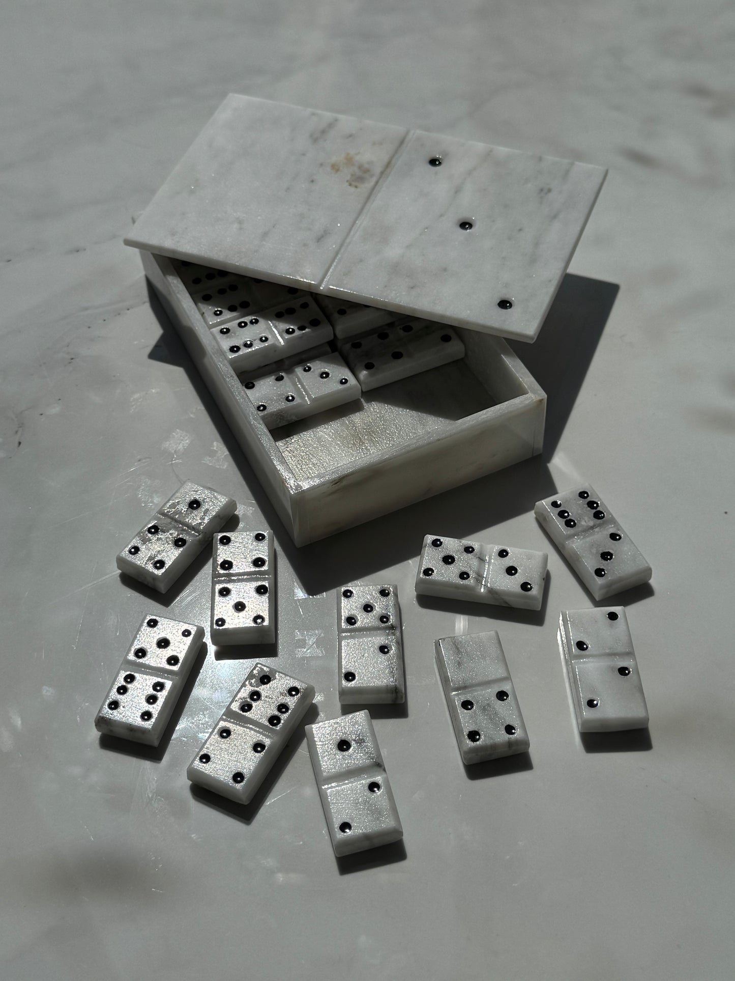 Dominó artesanal de mármol