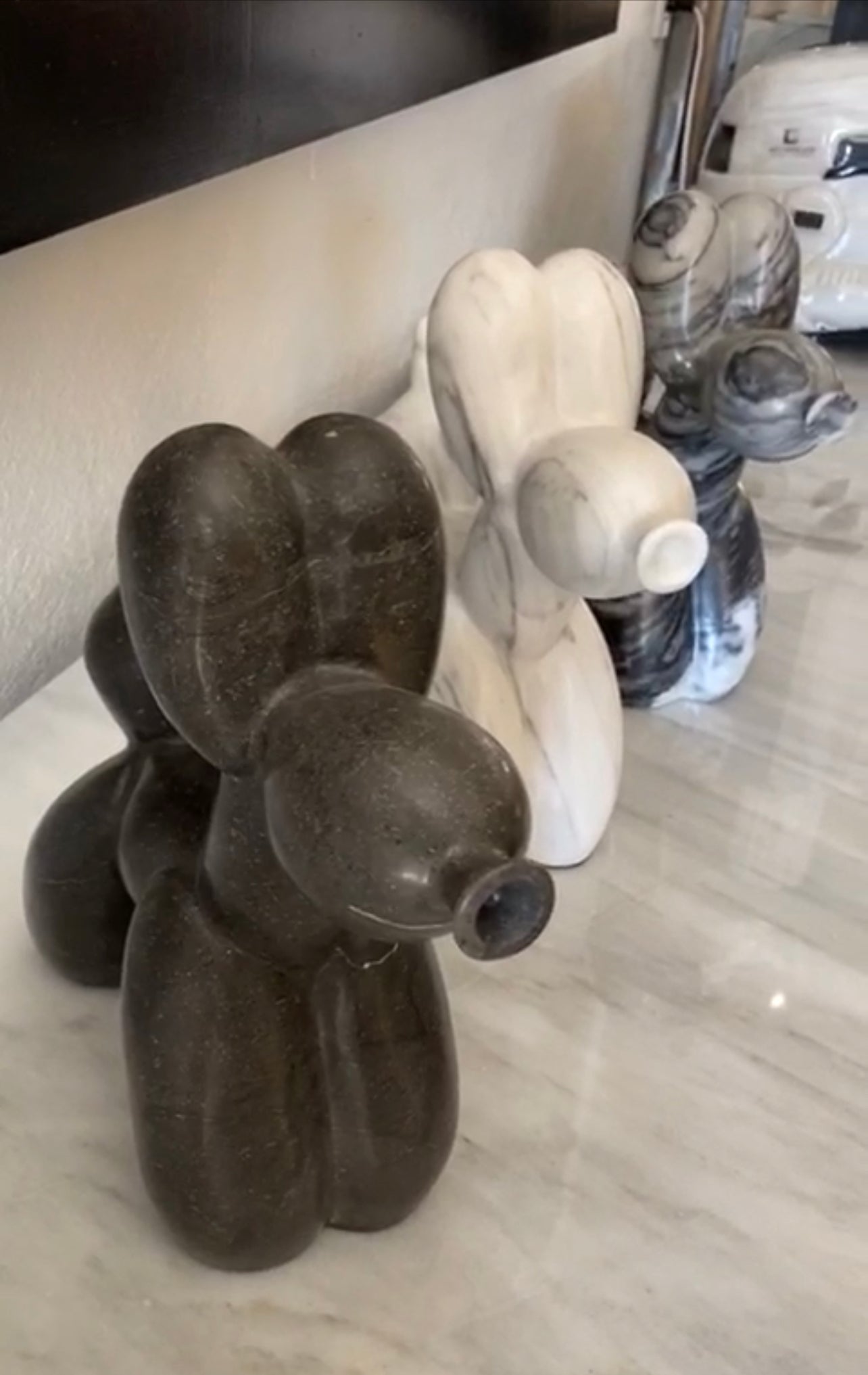 Escultura de Mármol en Forma de Perrito